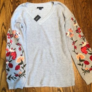 AMERICAN EAGLE SWEATER